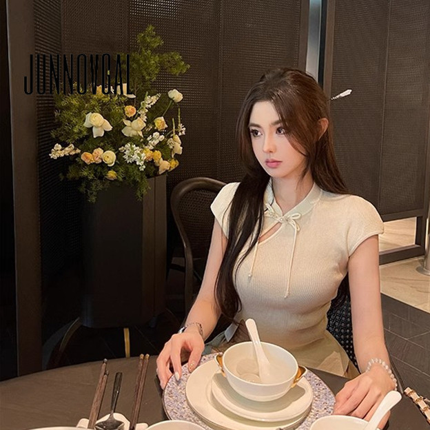 Junnovgal เสื้อยืดผู้หญิงถักไม่สม่ําเสมอ Bowknot 2024 Hollow Out สีทึบสไตล์ใหม่แขนสั้น