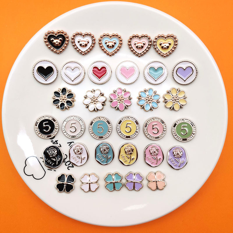 10ชิ้นเวอร์ชั่นเกาหลีที่มีสีสันดอกไม้เล็กๆรอบดาวห้าแฉกสไตล์ชาแนลอุปกรณ์เรซินทําเองคาดศีรษะกิ๊บปุ่มเสื้อผ้าแพทช์