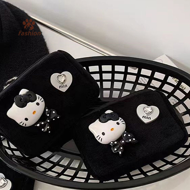 SANRIO [แฟชั่น] ซานริโอ สวัสดี คิตตี้ น่ารักสีดํากระเป๋าบัตรตุ๊กตากระเป๋าใส่เหรียญการ์ตูน น่ารัก สาวของขวัญอุปกรณ์อะนิเมะของเล่น {ไทย}