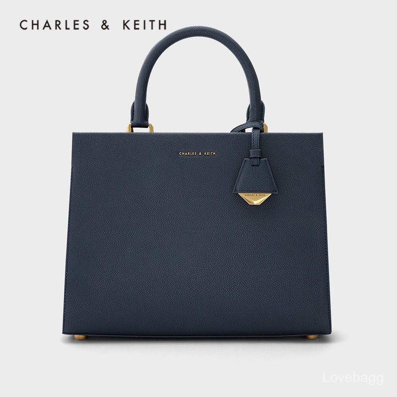 Charles and Keith กระเป๋าถือกระเป๋าสะพายไหล่ความจุขนาดใหญ่สําหรับผู้หญิง