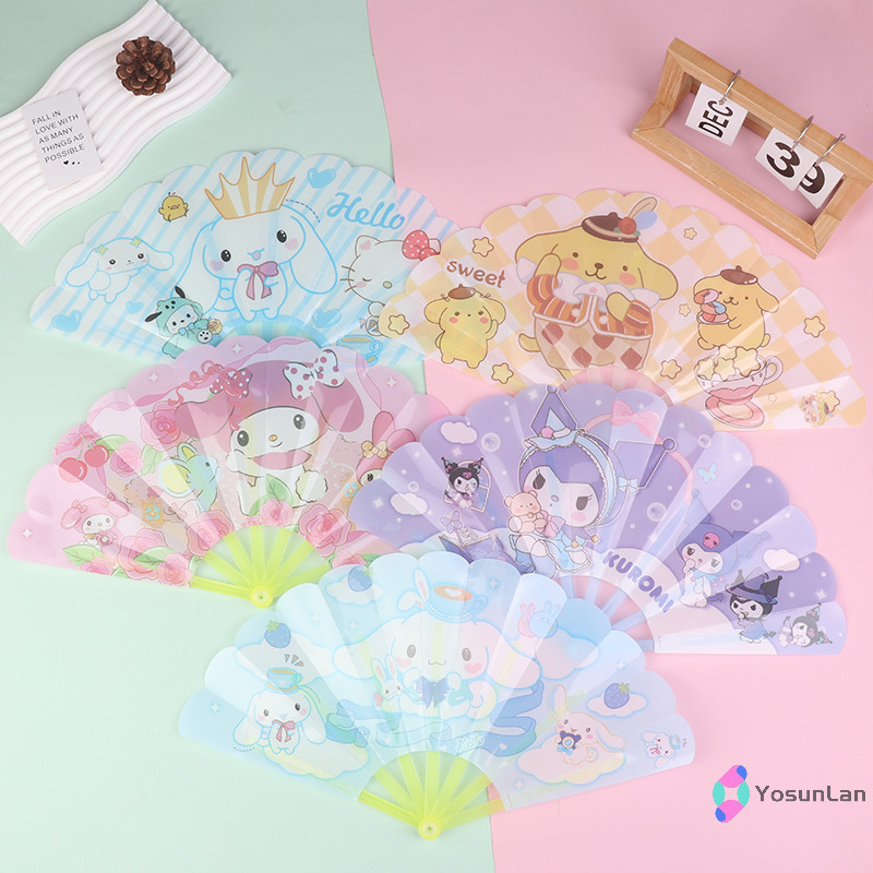Yosunlan] การ์ตูนน่ารักอะนิเมะ Sanrio Kuromi My Melody Cinnamoroll พัดลมสามพับฤดูร้อนแบบพกพาพัดลมพับของขวัญสําหรับเด็กนักเรียนใหม่