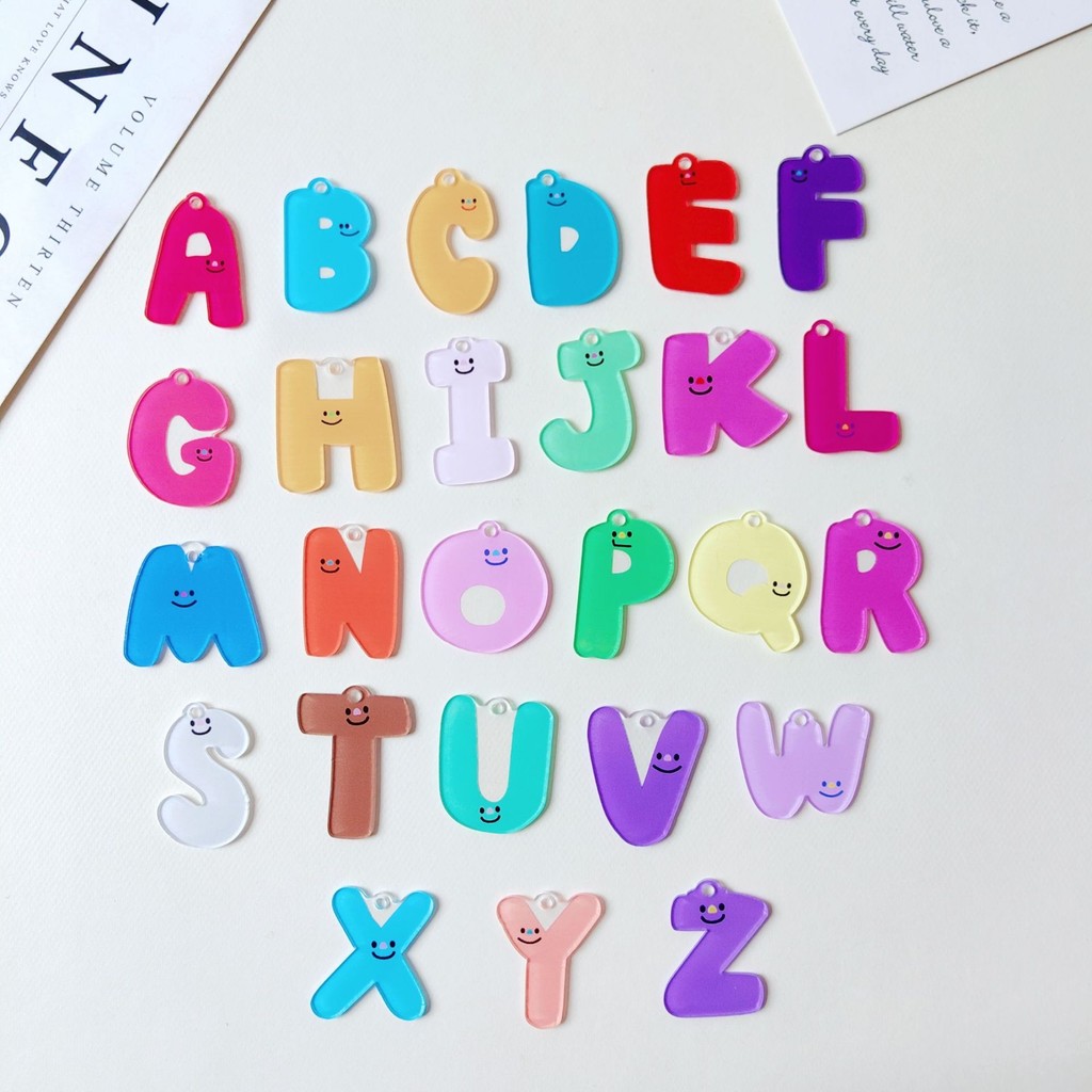 พวงกุญแจอะคริลิกสีพื้นพร้อมลายยิ้มและตัวอักษรภาษาอังกฤษ 26 ตัว DIY