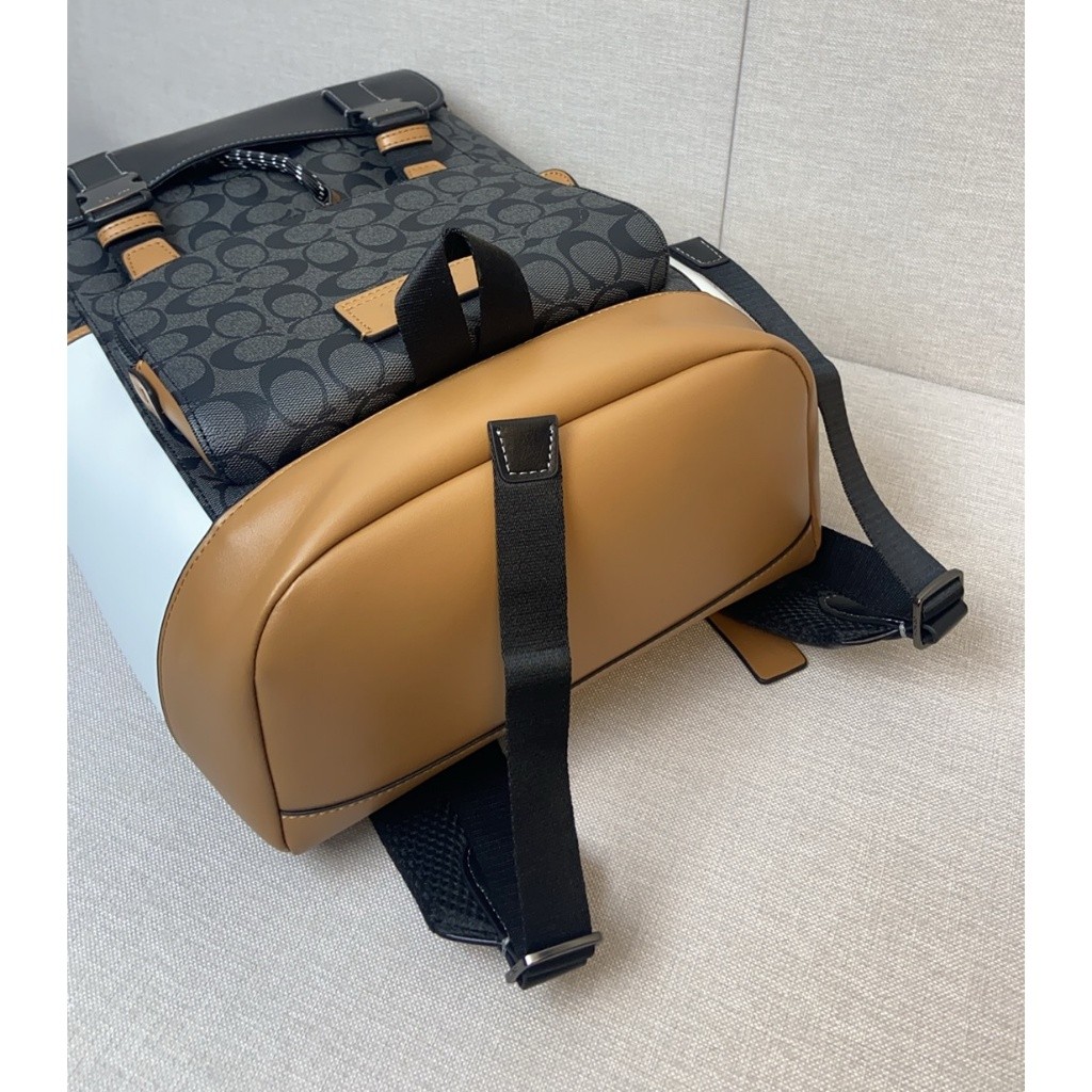Track Backpack In Colorblock CR259 ผู้ชาย กระเป๋าเป้ coac h กระเป๋าเดินป่า
