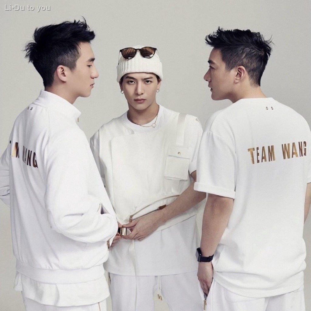 เสื้อยืดผ้าฝ้ายพิมพ์ลายขายดี 【TEAM WANG】【Wang Jiaer วรรคเดียวกัน】♠✴นี่คือ hip-hop Jackson Wang Yibo Wang Jiaer เดียวกัน