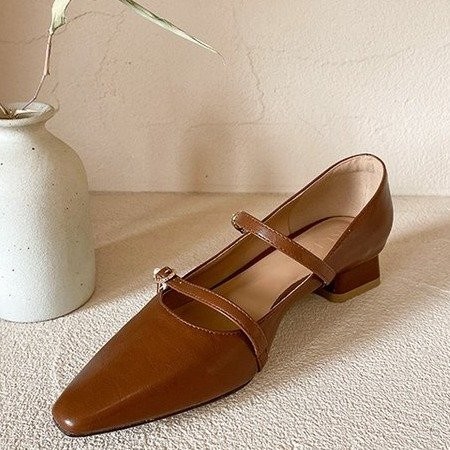 Pointed Toe รองเท ้ าส ้ นสูงผู ้ หญิงรองเท ้ าปากตื ้ น PU แบนหัวเข ็ มขัดสายรัดส ้ นหนา