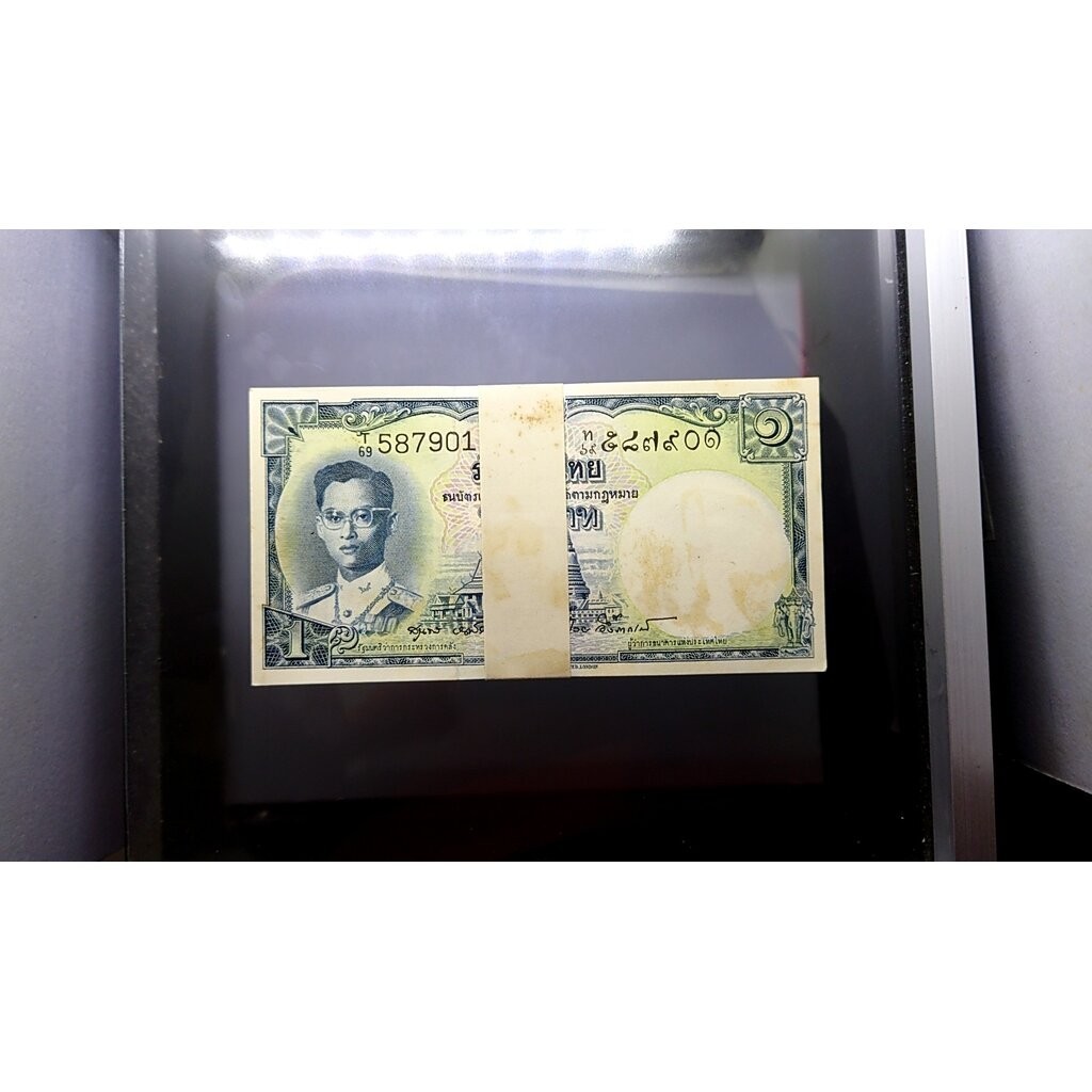 ธนบัตร 1 บาท (ยกแหนบ เรียงเลข 100 ใบ) แบบ 9 รุ่น 6 ไม่ผ่านใช้ เก่าเก็บ มีติดเหลือง