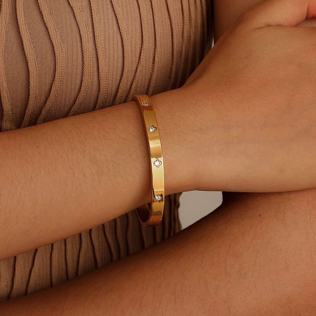 Vnox Gold Plated Love Cubic Zirconia กําไลข้อมือคริสตัลสร้อยข้อมือมิตรภาพเครื่องประดับ,งานแต่งงานคริสต์มาสวันวาเลนไทน์ขอ