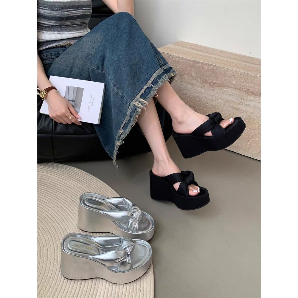 รองเท้าส้นเตารีดผู้หญิงพื้นหนาส้นสูงเป็นพิเศษ (ขนาดใหญ่กว่า 8 ซม.) รองเท้าส้นเตารีดยางแพลตฟอร์ม - รูปที่ 4