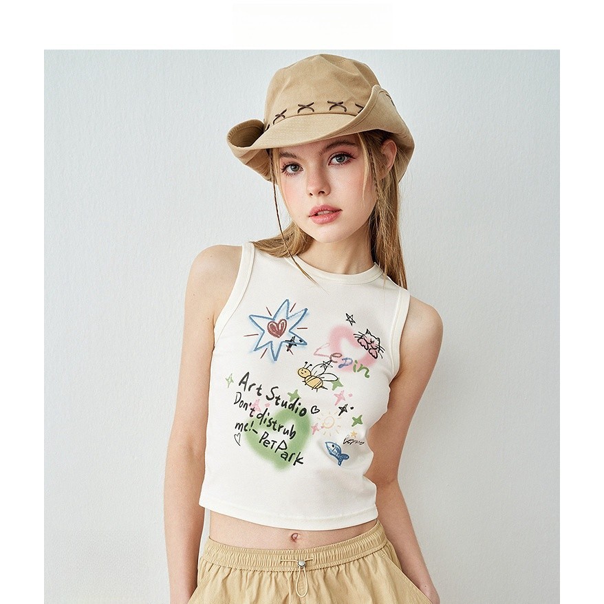 (จัดส่งตลอด 24 ชั่วโมง）OOOK Official เสื้อกล้าม เสริมฟองน้ำ คอเต่า กุด ลายอังกฤษหน้าอก เก๋ๆ ครอปท็อปรัดรูป