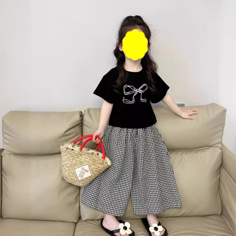 90-140 หลาเสื้อผ้าเด็กเกาหลีฤดูร้อนใหม่สีดําโบว์แขนสั้นเสื้อยืดเด็กหญิงสีดําและสีขาวลายสก๊อตกางเกงขากว้างกระแสน้ํา ชุดเด็กผู้หญิง1ขวบ 2ขวบ 3ขวบ 4ขวบ 5ขวบ 6ขวบ