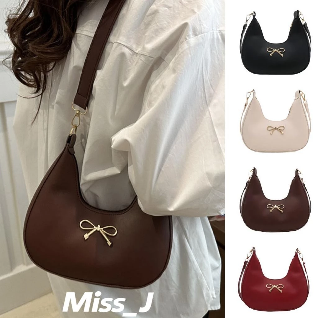 Miss_J พร้อมส่งจากกทม🎀 กระเป๋าดีไซน์โบว์น่ารัก กระเป๋าแฟชั่นสำหรับคุณผู้หญิง กระเป๋าสะพายไหล่สีดำ สามารถจับคู่กับชุดต่างๆได้