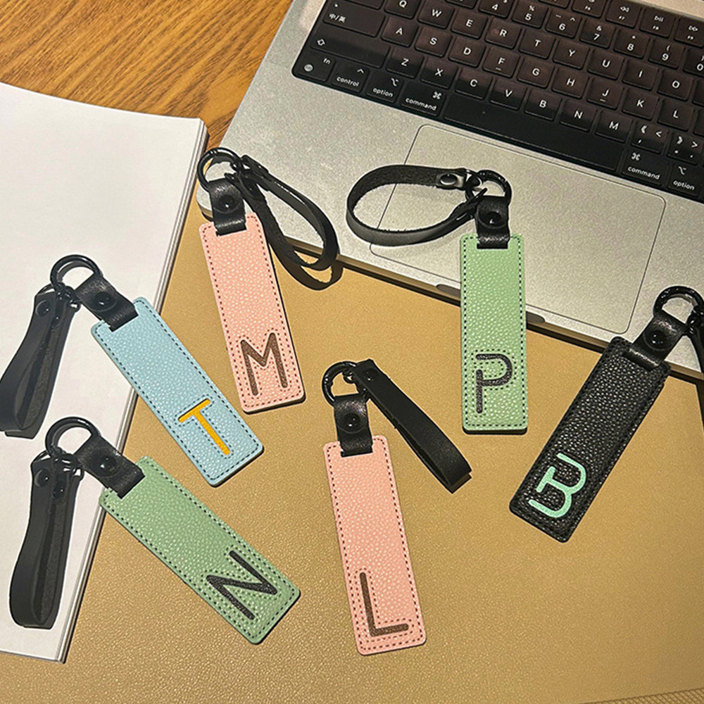 แฟชั่น 26 ตัวอักษร Pu หนัง Key Chain Soild สี AZ ตัวอักษรเริ่มต้น Key แหวนสําหรับผู้หญิงผู้ชายกระเป๋าจี้ Key อุปกรณ์เสริม