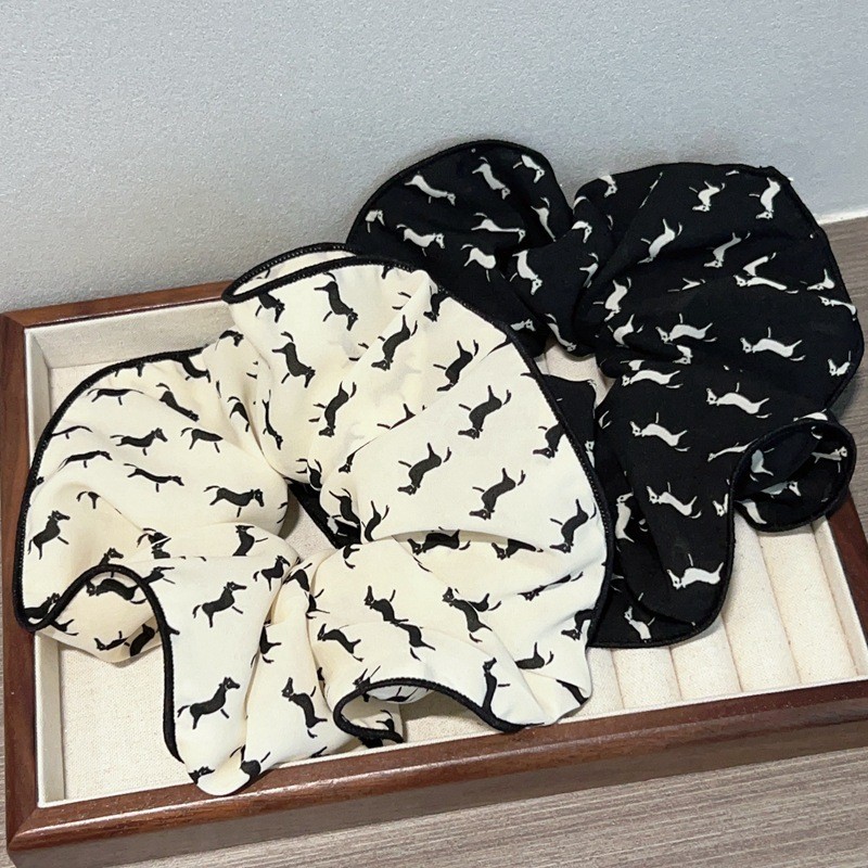 2024 High-End Pony พิมพ์สีดําสีขาวผ้า Seaming ขนาดใหญ่ลําไส้แหวนผม