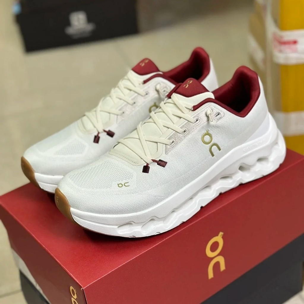 ON Running ON Cloud TILT รองเท้าวิ่งสำหรับผู้ชายและผู้หญิงรองเท้าผ้าใบ unisex Couple 2025 Limited Edition สำหรับปีงูสีแดง fgrj