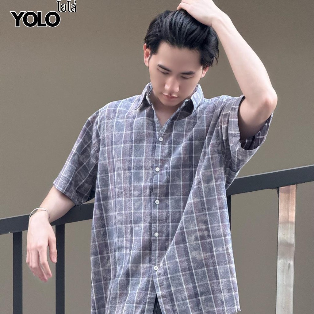 YOLO เสื้อเชิ้ต OVERSIZE เสื้อเชิ้ต เชิ้ตแขนสั้น ลายสก็อต แขนสั้น สีดำ 3959