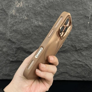 Luxury Matte Desert Gold 16 Pro Max เคสโทรศัพท์แม่เหล็กสําหรับiPhone 16 15 14 13 12 11 Pro Max 15Plus 14Plus 16Plusพร้อมวงเล็บโลหะผิวรู้สึกฮาร์ดปกหลัง