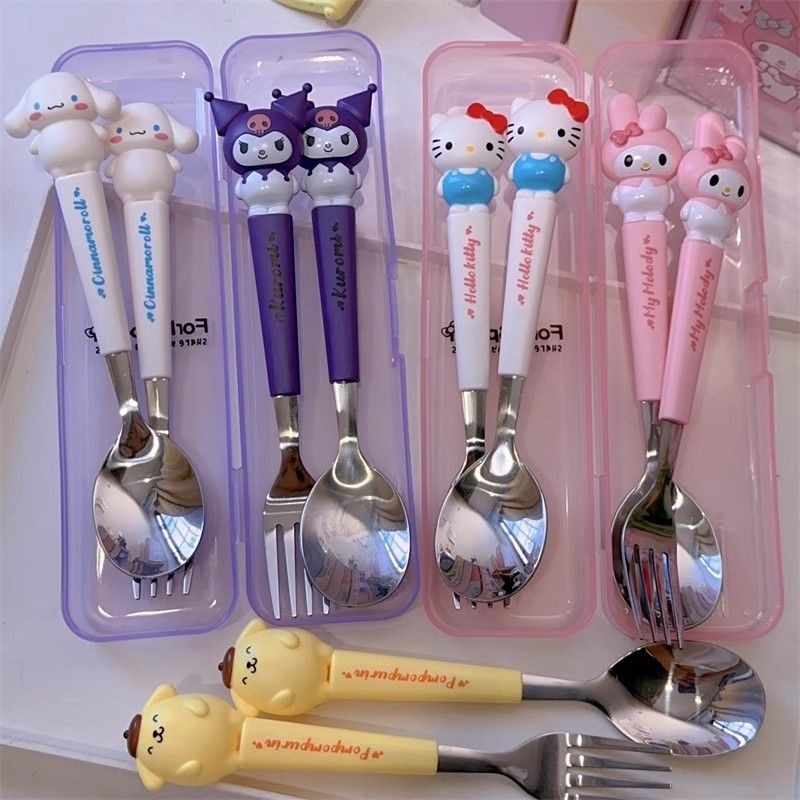 2pcs Sanrio สแตนเลสบนโต ๊ ะอาหารการ ์ ตูน Kuromi Hello Kitty Cinnamonroll ช ้ อนส ้ อมบนโต ๊ ะอาหารกล ่ องของขวัญเด ็ ก