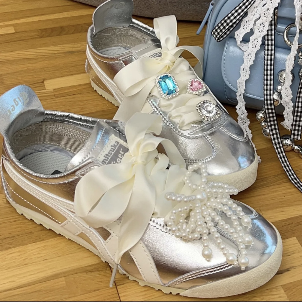 Fashionable and trendy lace laces suitable for training shoes and casual shoes