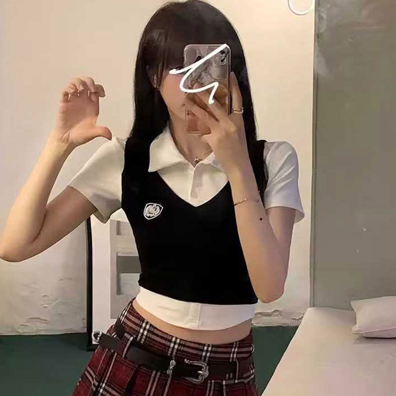 Kii Wii ฤดูร้อนใหม่เวอร์ชั่นเกาหลีสไตล์วิทยาลัยเย็บเสื้อกั๊ก Patchwork เสื้อแขนสั้นผู้หญิง 240604