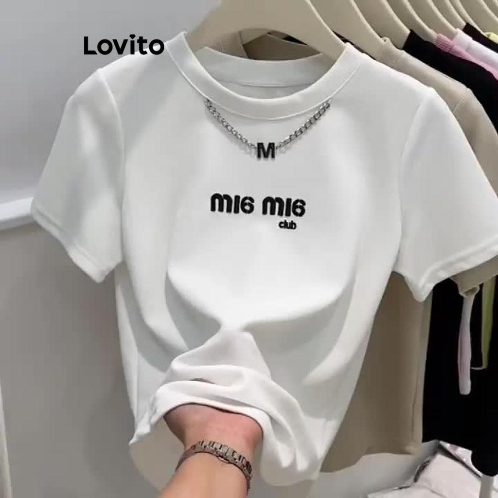 Lovito เสื้อยืดผู้หญิง ลายตัวอักษร แต่งโลหะ สไตล์ลำลอง LNE50531