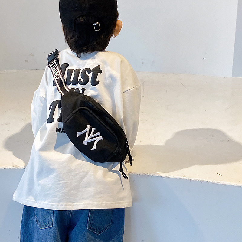 Amila กระเป๋าคาดหน้าอกแฟชั่นสไตล์เกาหลีส่วนบุคคลอินเทรนด์ Cool Letter เด็ก Casual All-Match Crossbody กระเป๋าไนลอน