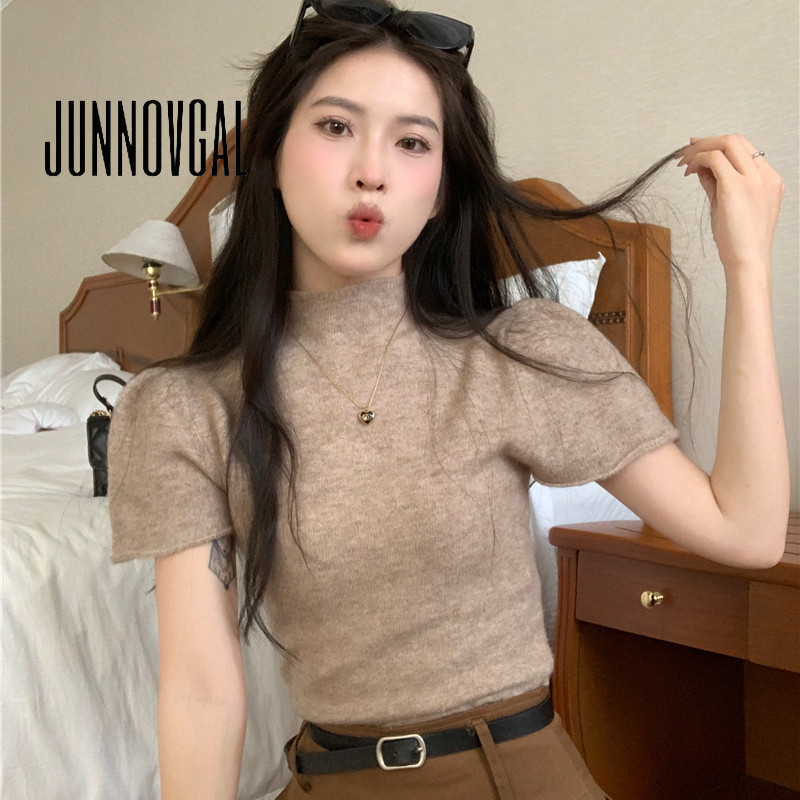 Junnovgal เสื้อยืดแขนสั้น ผ้าถัก สีพื้น เข้ากับทุกการแต่งกาย สไตล์เรโทร สําหรับผู้หญิง 2024