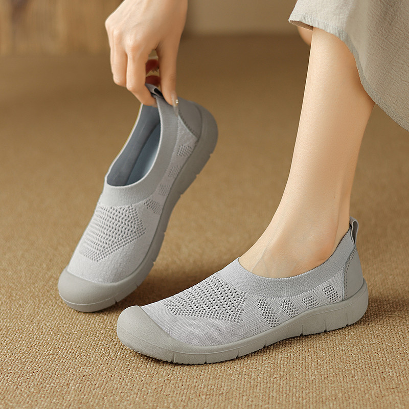 รองเท้าใส่เดินเล่นสำหรับผู้หญิง รองเท้าผ้าใบแบบสลิปออน รองเท้าคัชชูส้นแบน