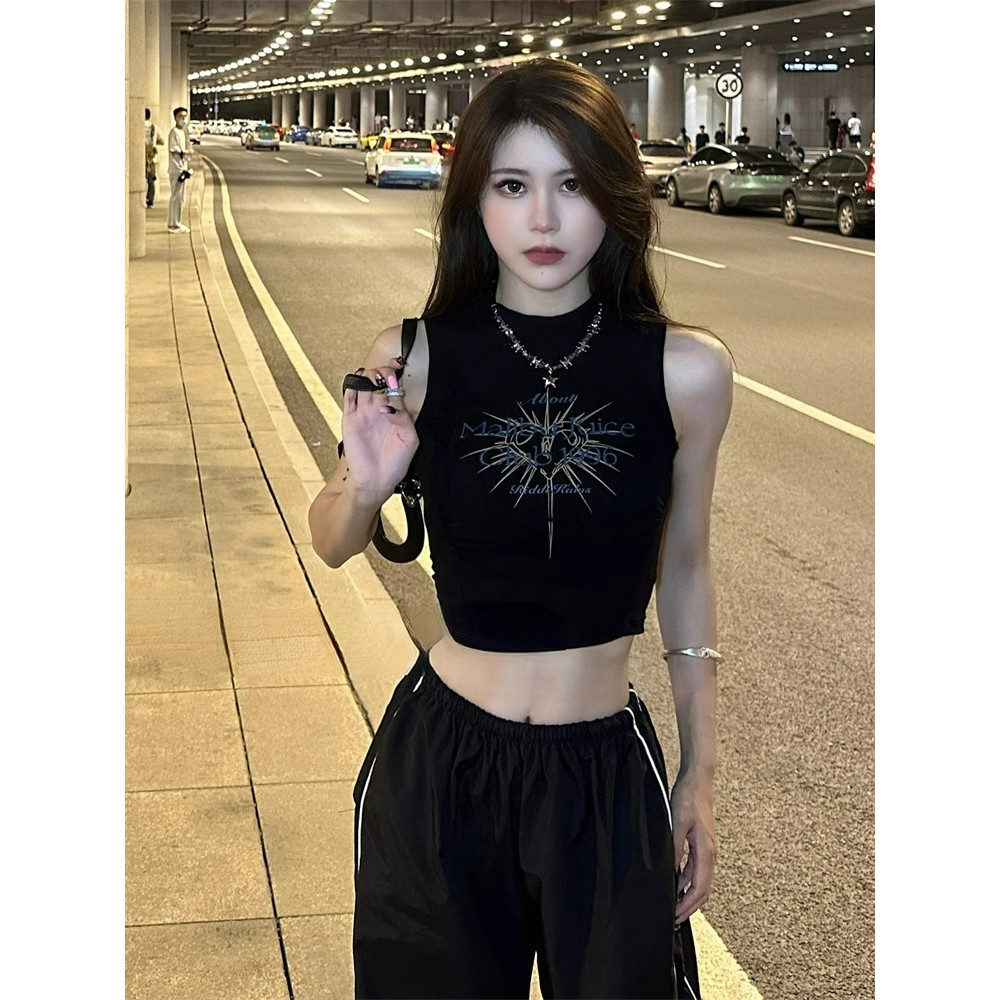 （จัดส่งตลอด 24 ชั่วโมง）Angle Official เสื้อกล้าม เสริมฟองน้ำ คอเต่า แขนกุด ลายอังกฤษหน้าอก เก๋ๆ ครอปท็อปรัดรูป
