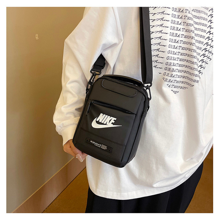 Nike กระเป๋าสะพายสำหรับผู้ชายอเนกประสงค์กระเป๋าสะพายความจุสูงแบบสบาย ๆกระเป๋าเป้สะพายหลังขนาดเล็กกันน้ำด้วยผ้า Oxford