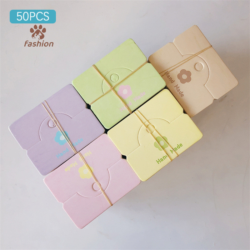 [แฟชั่น] 50ชิ้นสีดอกไม้กิ๊บกระดาษแข็งเครื่องประดับถุงบรรจุภัณฑ์บัตรกระดาษแสดงบัตรสร้อยคอสร้อยข้อมือต่างหูกระดาษแข็ง {ไทย}