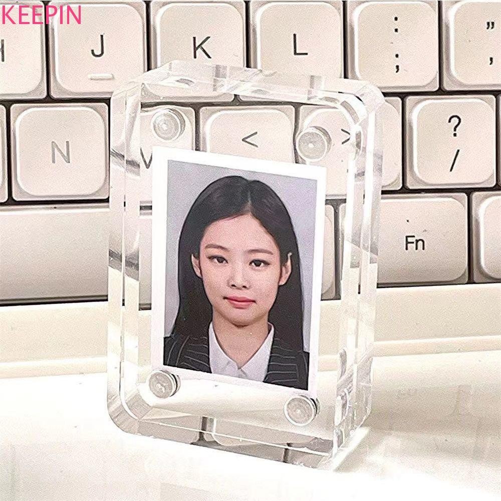 Keepin ยืนกรอบรูปตกแต ่ งโต ๊ ะปฏิบัติ Photocard ผู ้ ถืออะคริลิคโปร ่ งใสของขวัญ Kpop Idol ผู ้ ถือบัตร