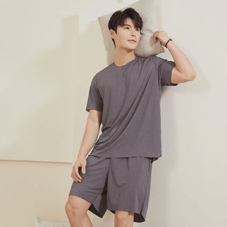 ชุดนอนผู้ชายสไตล์มินิมอลสีทึบ / เสื้อยืด + กางเกงขาสั้น / ผู…