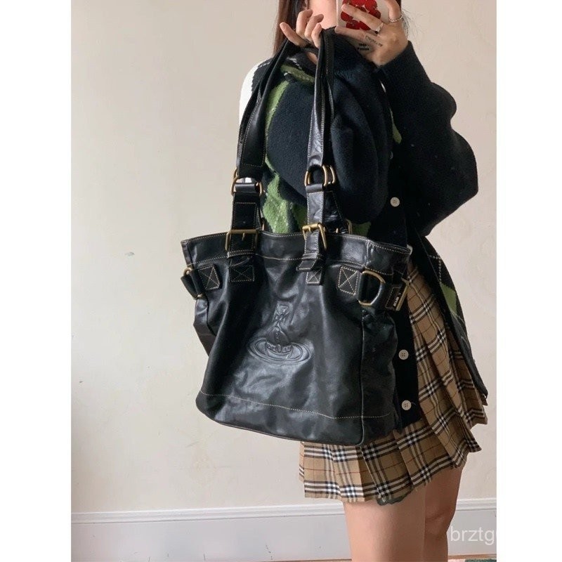 กระเป๋าวินเทจ Vivienne Westwood สำหรับผู้หญิง ความจุขนาดใหญ่ กระเป๋าสะพายข้างมอเตอร์ไซค์ย้อนยุค ♥ ♥