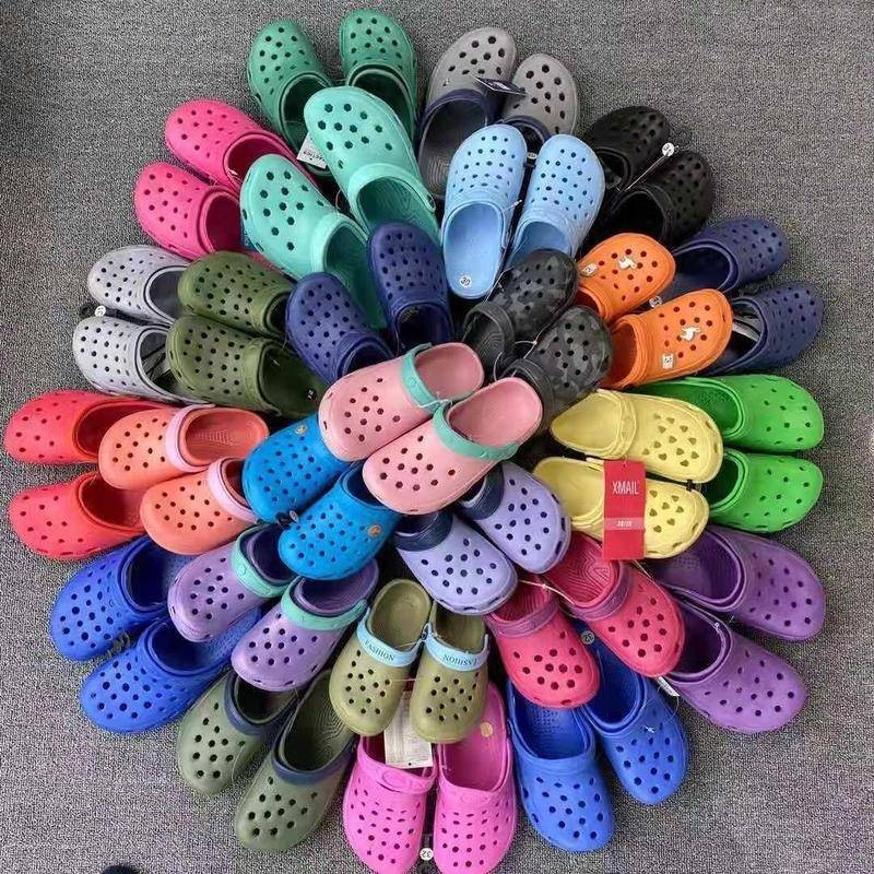 รองเท้าลำลองผู้ใหญ่ CROCS CLASSIC CLOG รุ่น