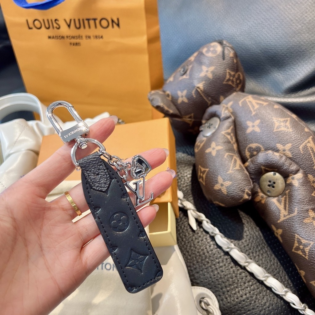 Lv 2024 สไตล ์ ใหม ่ Micro Label พวงกุญแจจี ้ หนังแท ้ อินเทรนด ์ All-Match