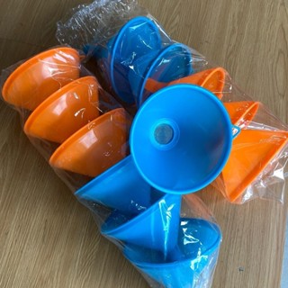 กรวยมีกลองพลาสติกคละสีขายยกโหล95-120บาทมี12ชิ้น