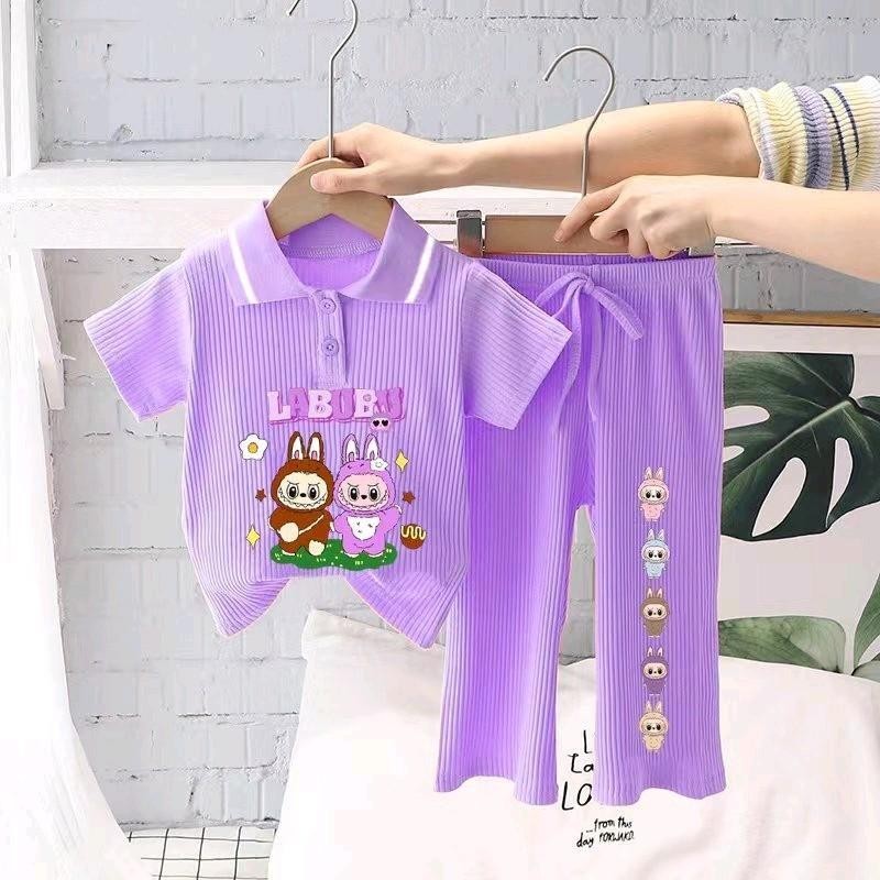 ชุดเซ็ทเด็กมาใหม่ เสื้อโปโลแขนสั้นแต่งลายการ์ตูนสุดฮิต+กางเกงขายาวแต่งลาย ผ้าร่อง