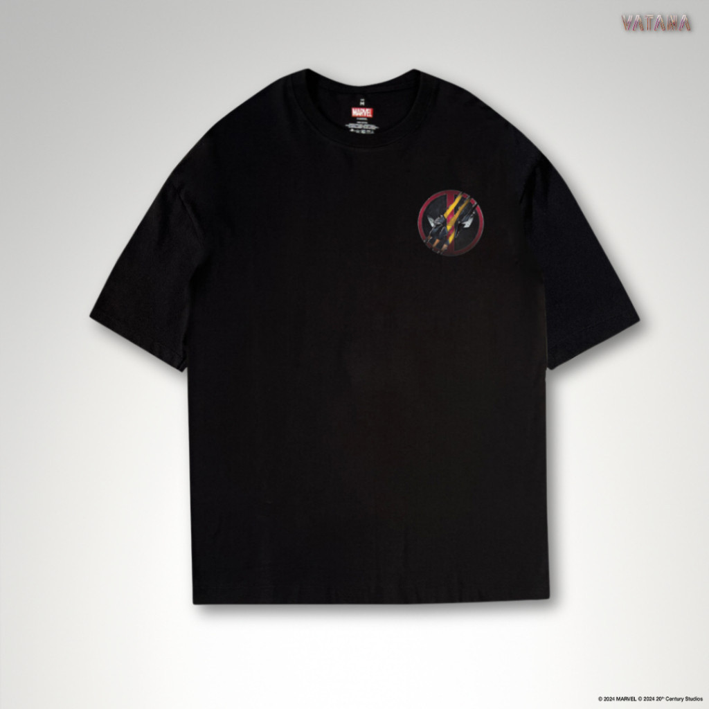 VATANA - เสื้อยืดพิมพ์ลาย DEADPOOL: WOLVERINE HOLY SNIKT! ลิขสิทธิ์ MARVEL เรืองแสงในที่มืด S-5XL