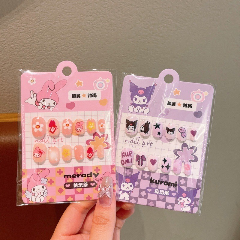 น่ารัก Sanrio Kuromi Melody สติ๊กเกอร์ติดเล็บที่ถอดออกได้สวมใส่เด็กเล็บปลอมหญิงเล็บแพทช์เล็บ Art