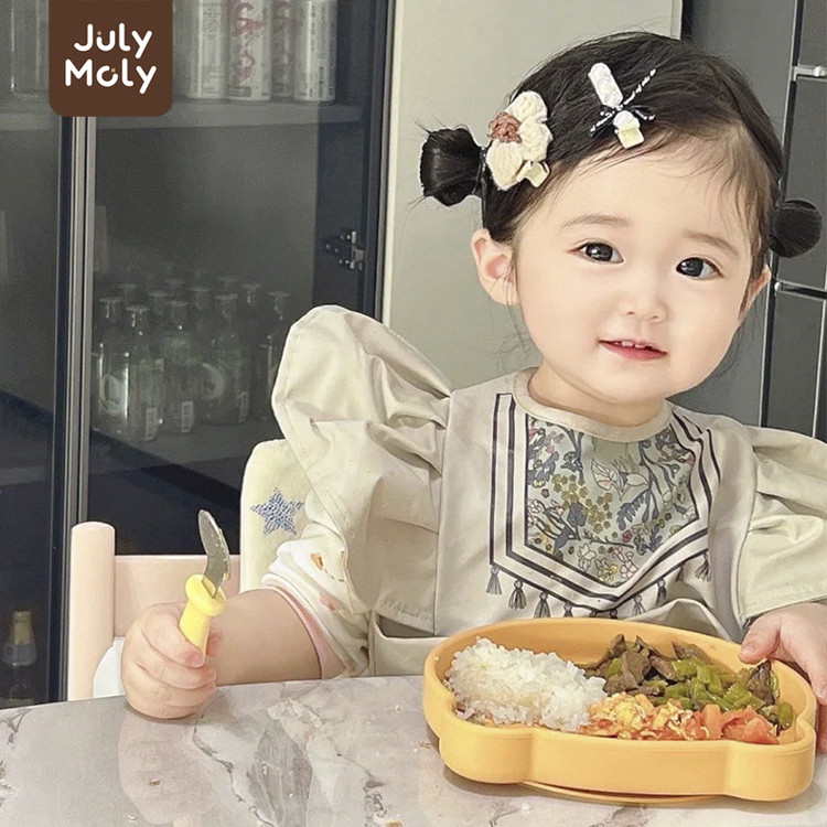 July Moly ผ้ากันเปื้อนเด็ก ผ้าซับน้ำลาย แบบ 3D มีกระเป๋าหน้า กันน้ำ ผ้ากันเปื้อนลายปีกนางฟ้า
