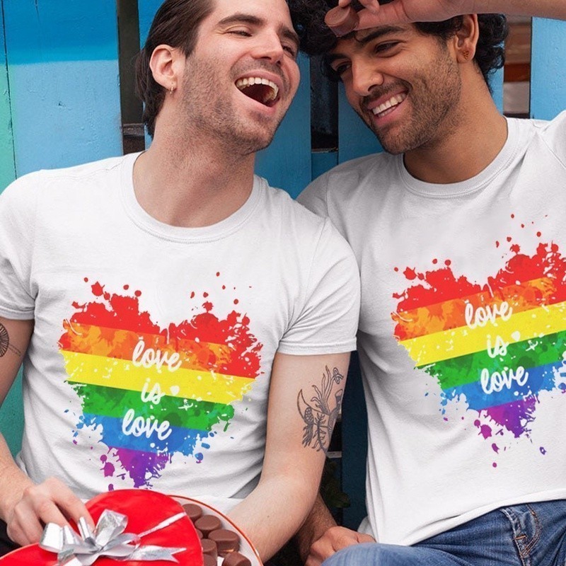 【S-5XL】 เสื้อยืดคอกลม สกรีน Love Is Love Heart LGBT Pride Month