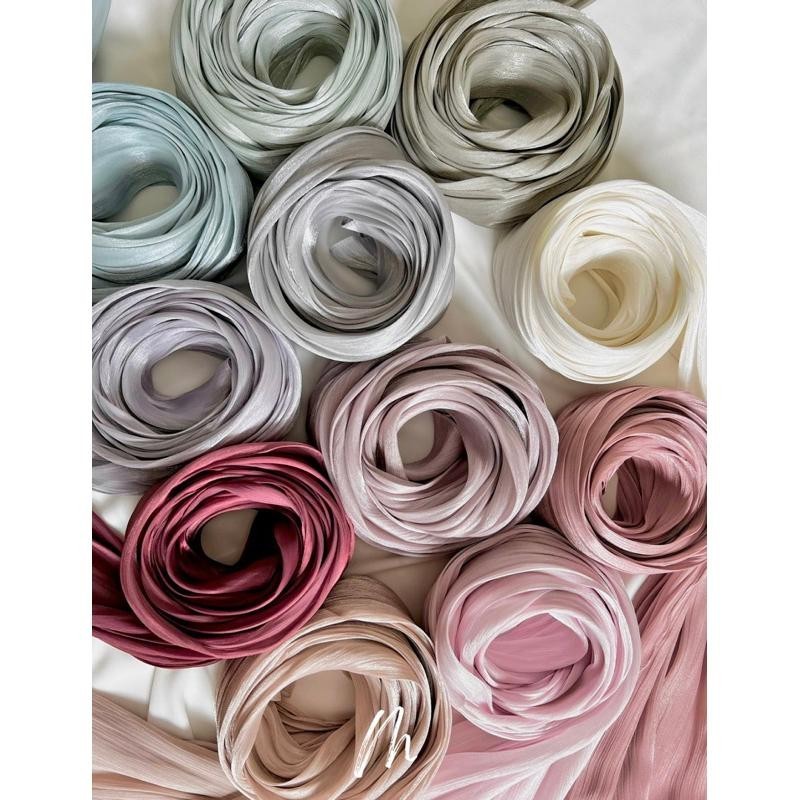 DAHLIA SHIMMER SHAWL PREMIUM GLIMMER KILAT – LAYSA Luxxe ผ้าคลุมไหล่ชิมเมอร์ VIRAL PLAIN, SHAWL SHIM