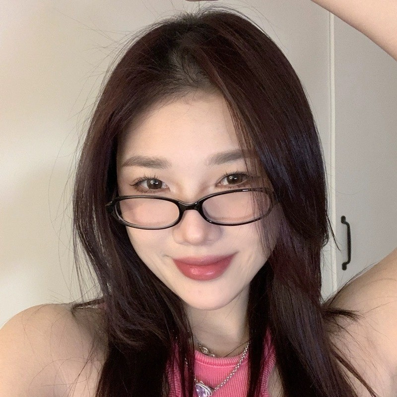【ZM glasses】 แว่นตาแฟชั่น Y2K เฟรมดำ สาวแว่นแบนสุดฮอต แว่นตาคอมพิวเตอร์ อเนกประสงค์