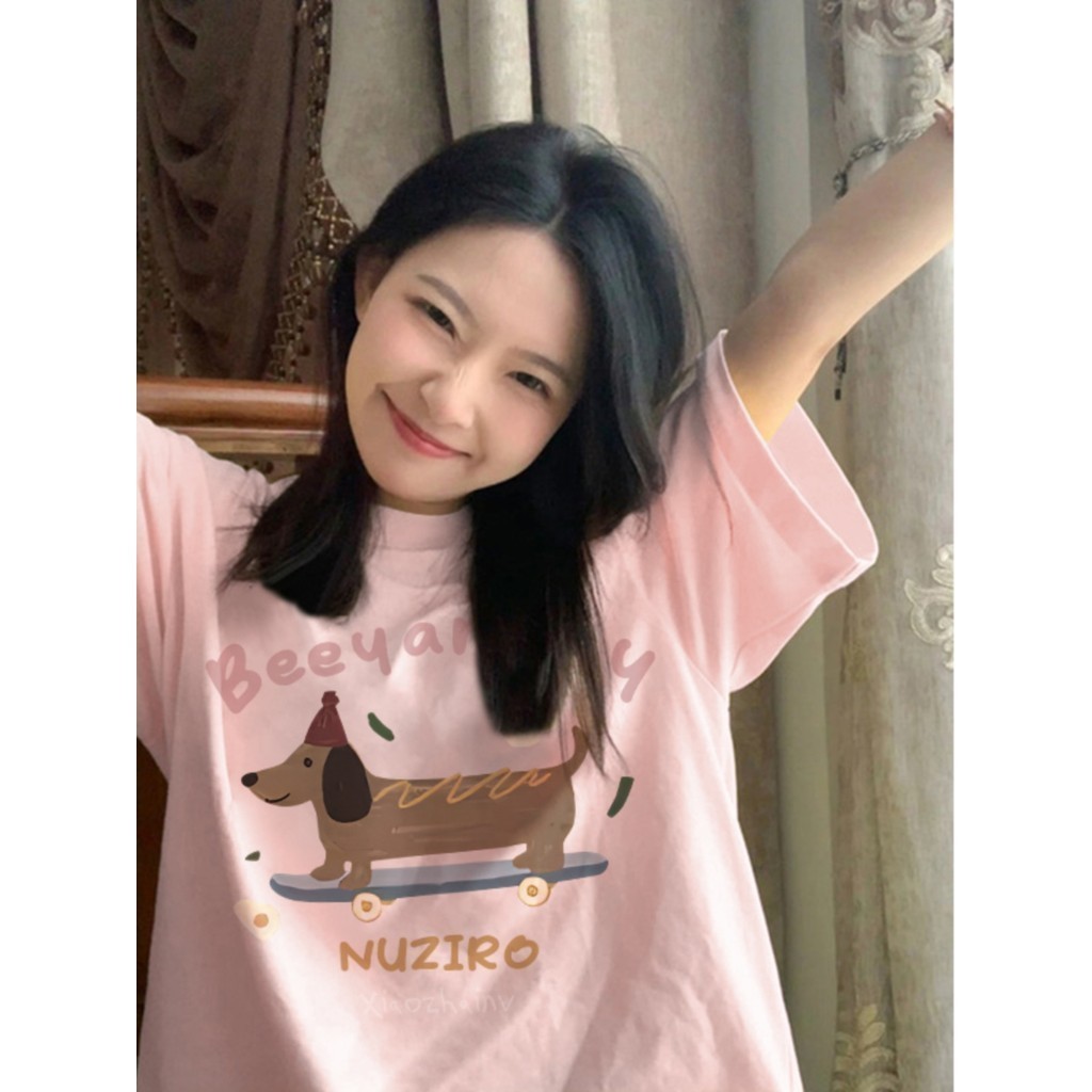 (กรุงเทพจัดส่งสินค้า)MAO Shop เสื้อยืดแขนสั้นผู้หญิง 2024 ใหม่ระเบิดฤดูร้อนโดปามีนสวมผ้าฝ้ายหลวมบวกไหล่ครึ่งแขนด้านบน
