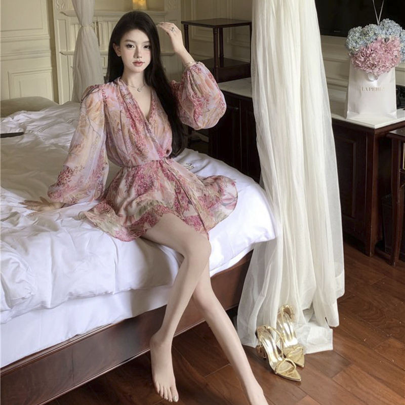 ชุดเดรสแขนยาว คอวี ผ้าชีฟอง แต่งลูกไม้ ลายดอกไม้ สีชมพู สไตล์ฝรั่งเศส ระดับไฮเอนด์ แฟชั่นฤดูร้อน สําหรับผู้หญิง