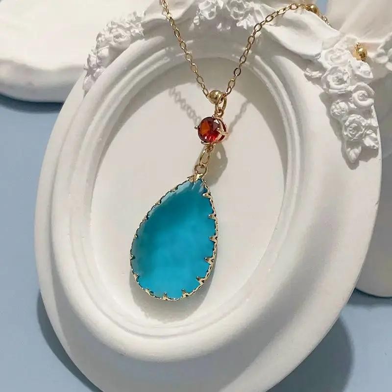 อะนิเมะภาพยนตร์ Howls คอสเพลย์สร้อยคอ Unisex โลหะผสม Golden Choker สีแดงสีฟ้าอัญมณีจี้เครื่องประดับอุปกรณ์เสริม Props ของขวัญ