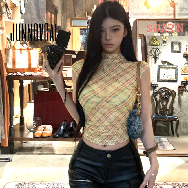 JUNNOVGAL เสื้อยืดผู้หญิง Simply คอกลม Retro ลายสไตล์ใหม่แขนกุด All Match