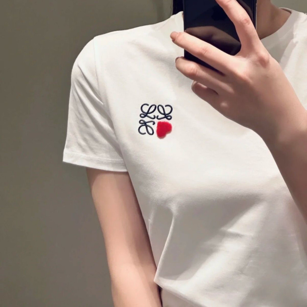 2024 เสื้อยืดปักครึ่งแขนหัวใจจํากัดผู้ชายผู้หญิงคู่ Stre
