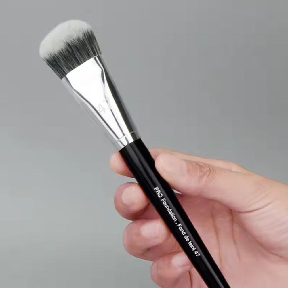 แปรง Kontur รูปทแยงมุมสําหรับแปรงแต ่ งหน ้ าขั ้ นพื ้ นฐาน Face And Cheek Definition