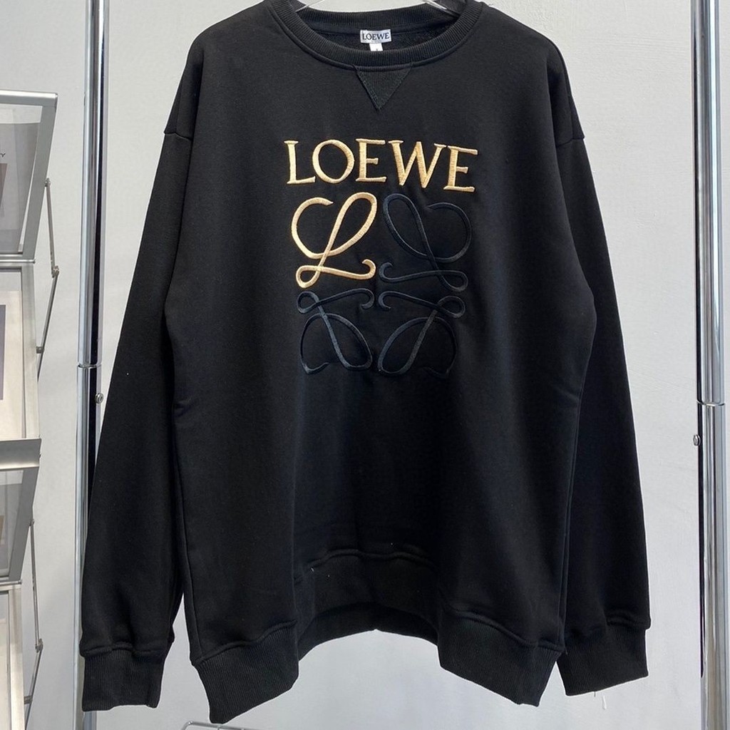 Loewe2024 Loewe2024 เสื้อกันหนาว คอกลม ปักลายโลโก้ Loewe ทรงหลวม สีดํา สีทอง แฟชั่นฤดูใบไม้ผลิ และฤดูใบไม้ร่วง 2023